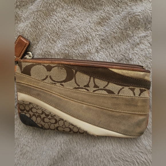 Coach Beautiful Brown, Cream, and Tan wristlet! Great condition! - Picture 1 of 4